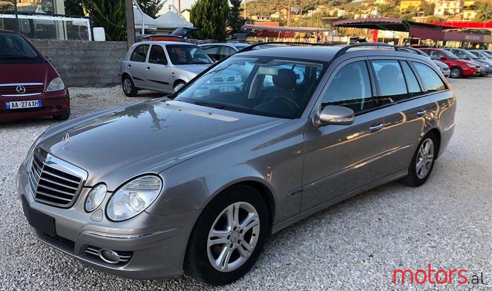 2008' Mercedes-Benz E 220 photo #1
