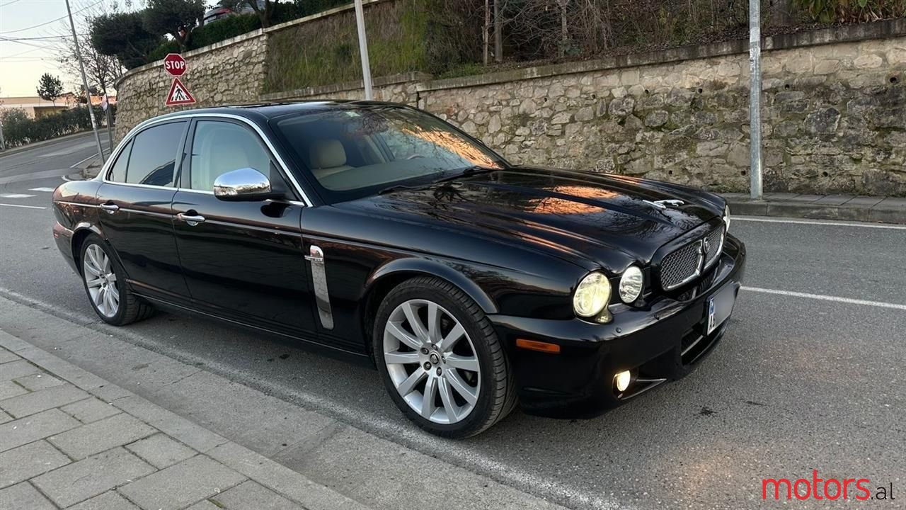 2007' Jaguar XJ photo #2