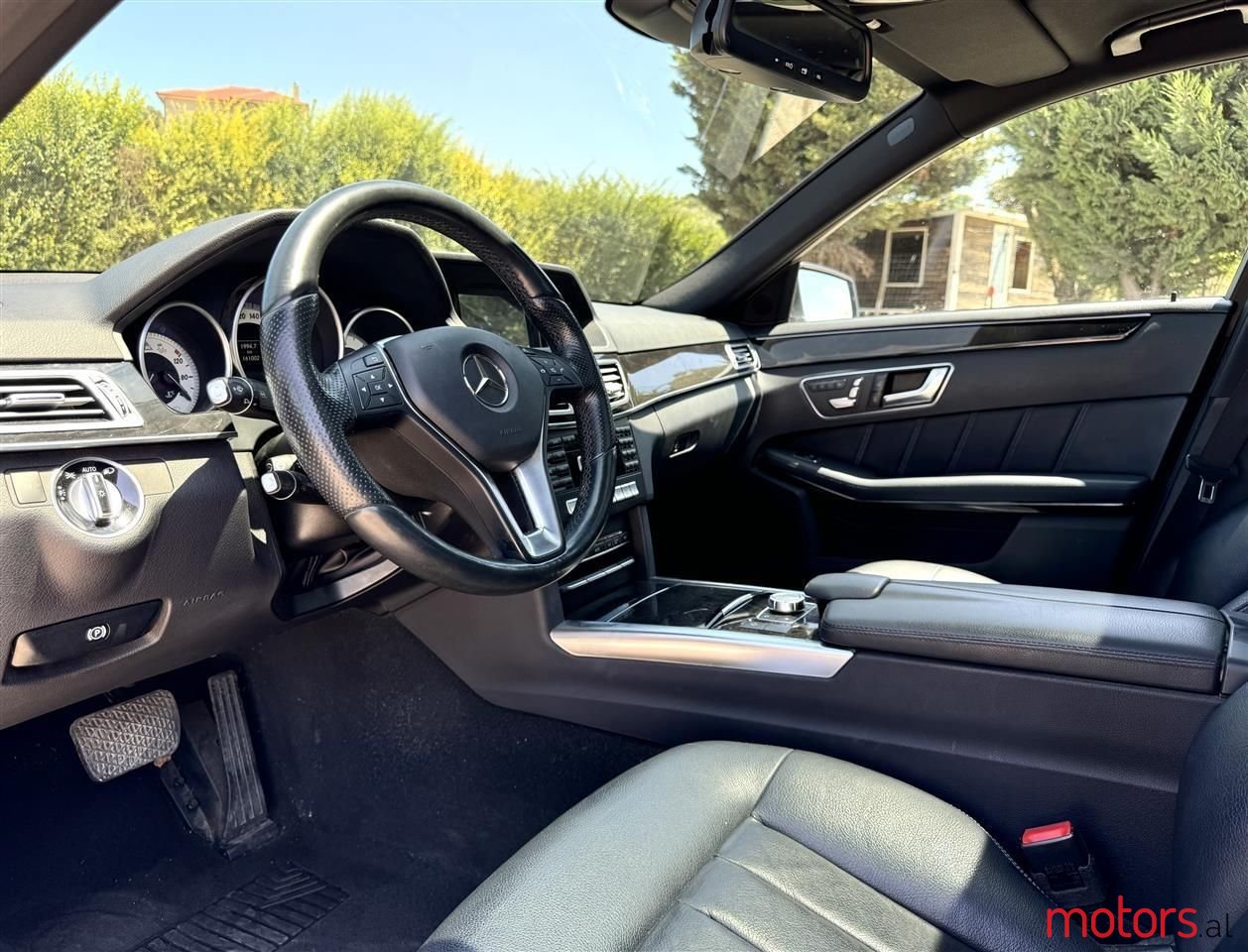 2015' Mercedes-Benz E 220 photo #3