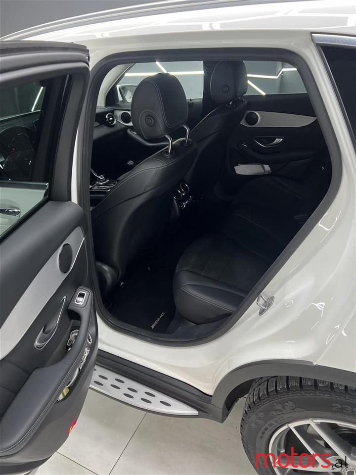 2017' Mercedes-Benz GLC 250 photo #6