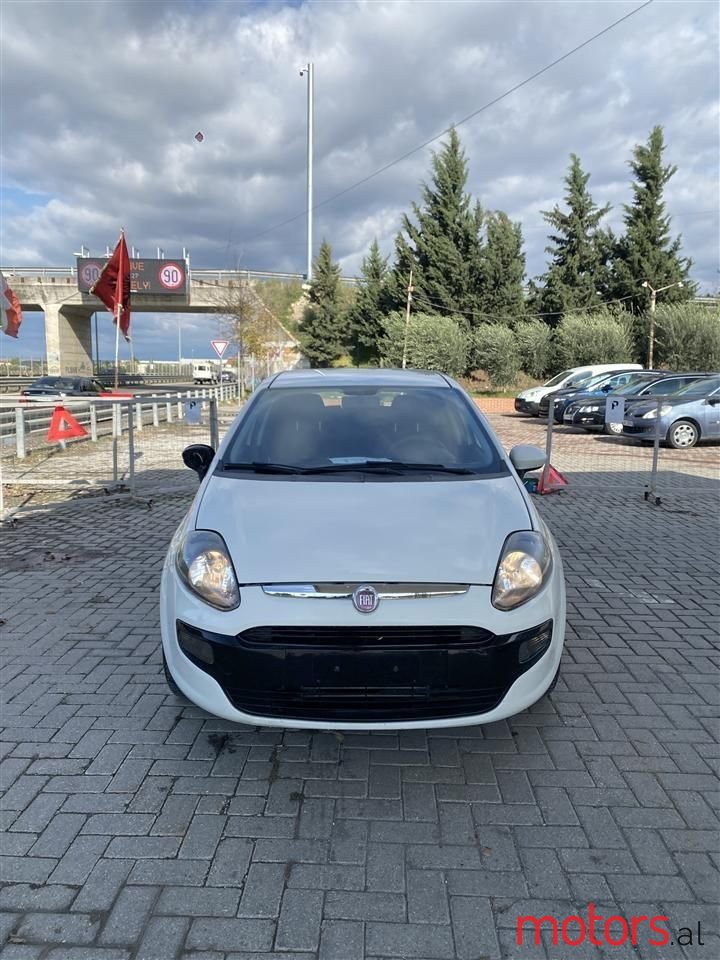 2011' Fiat Punto Evo photo #3