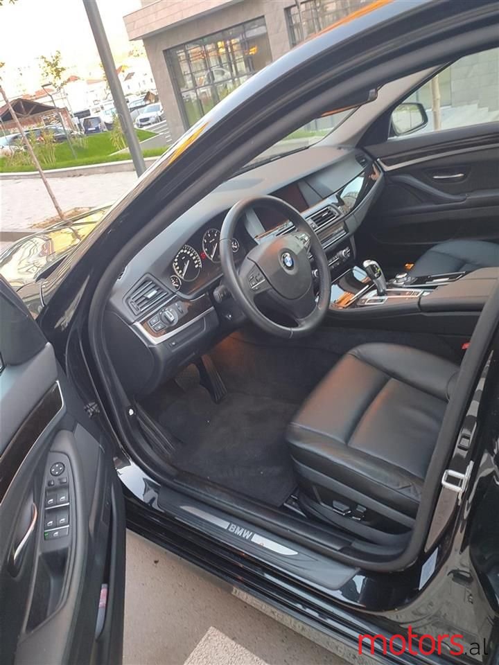 2012' BMW 520 photo #6