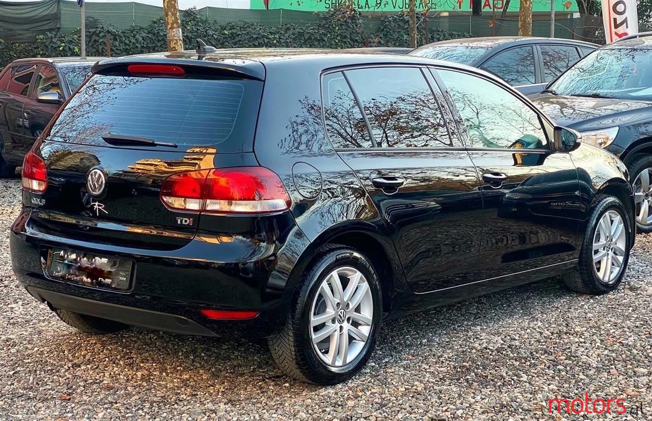 2011' Volkswagen Golf photo #4