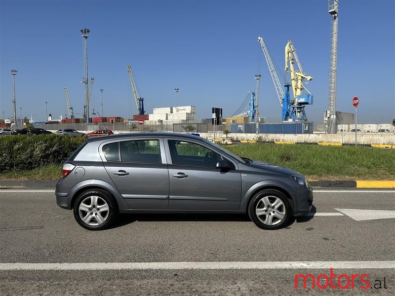 2008' Opel Astra photo #5