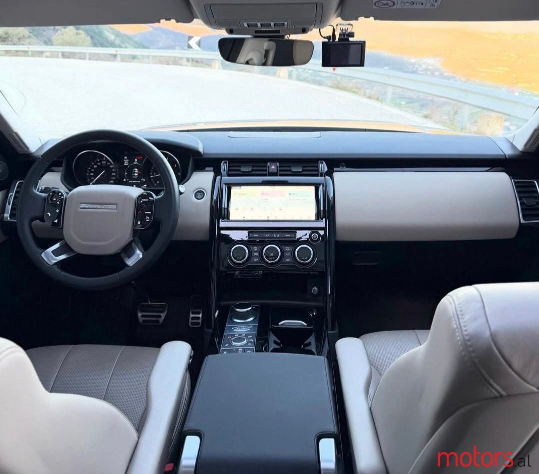 2019' Land Rover Discovery photo #3