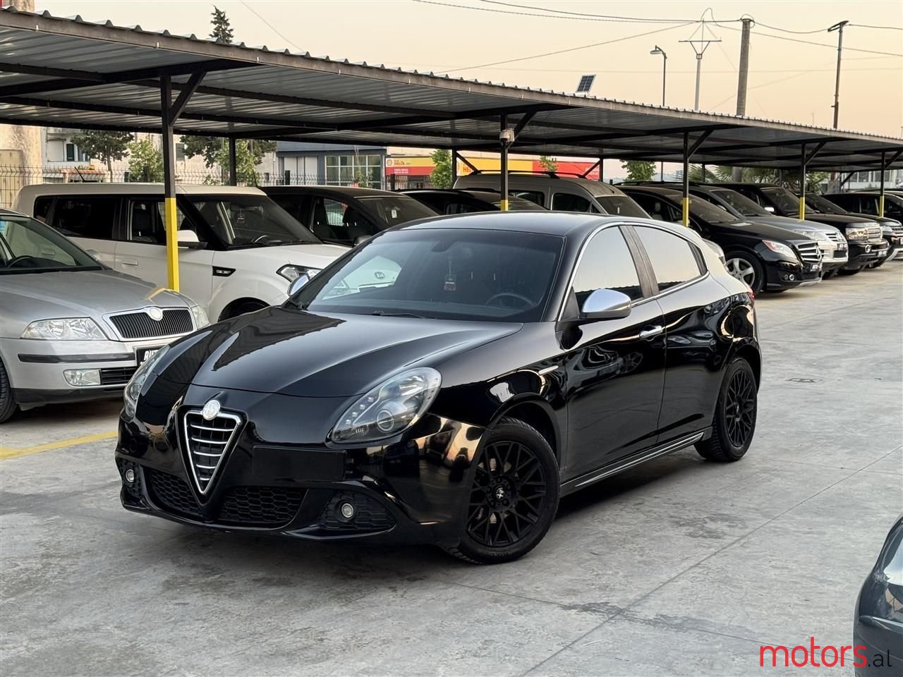 2012' Alfa Romeo Giulietta photo #1