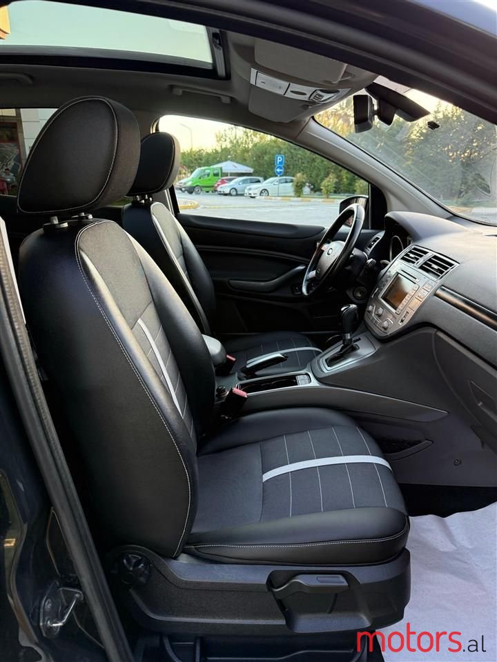 2011' Ford Kuga photo #3