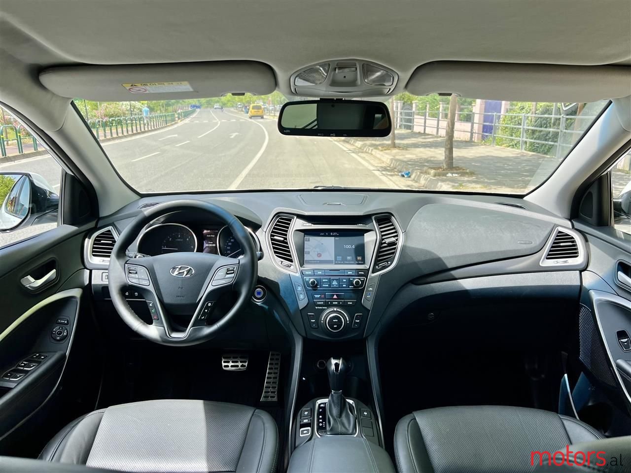 2017' Hyundai Santa Fe photo #3