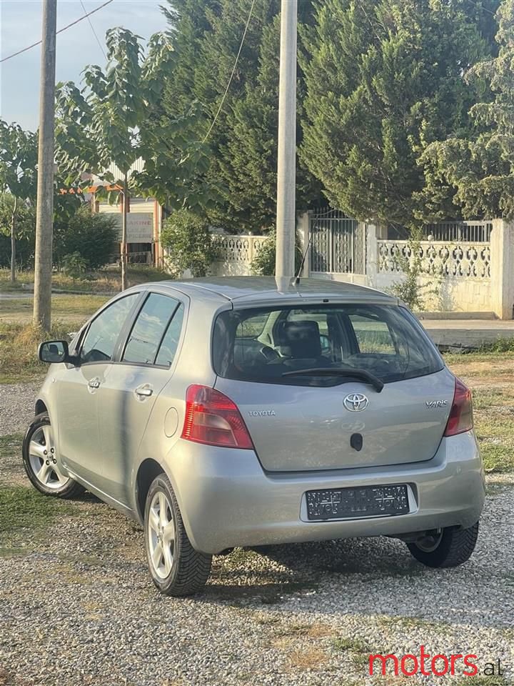 2007' Toyota Yaris photo #2