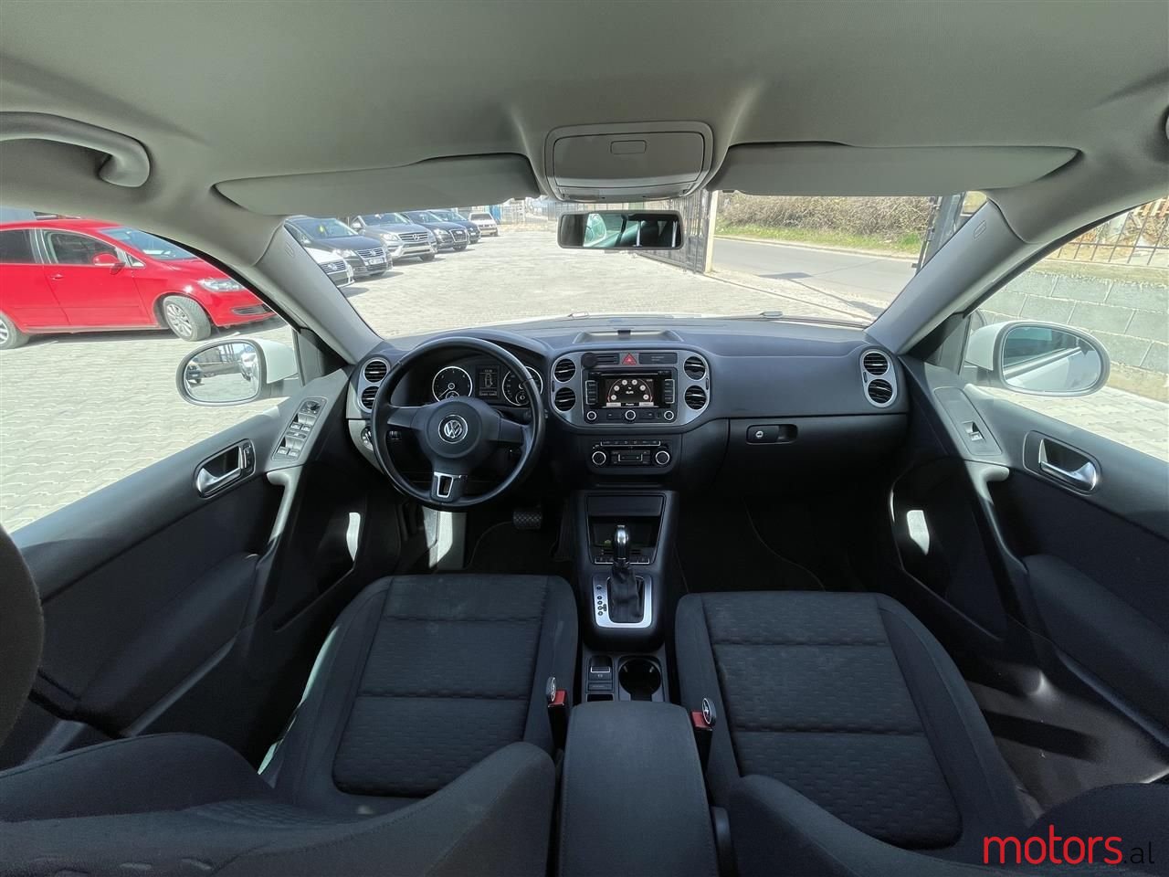 2012' Volkswagen Tiguan photo #4