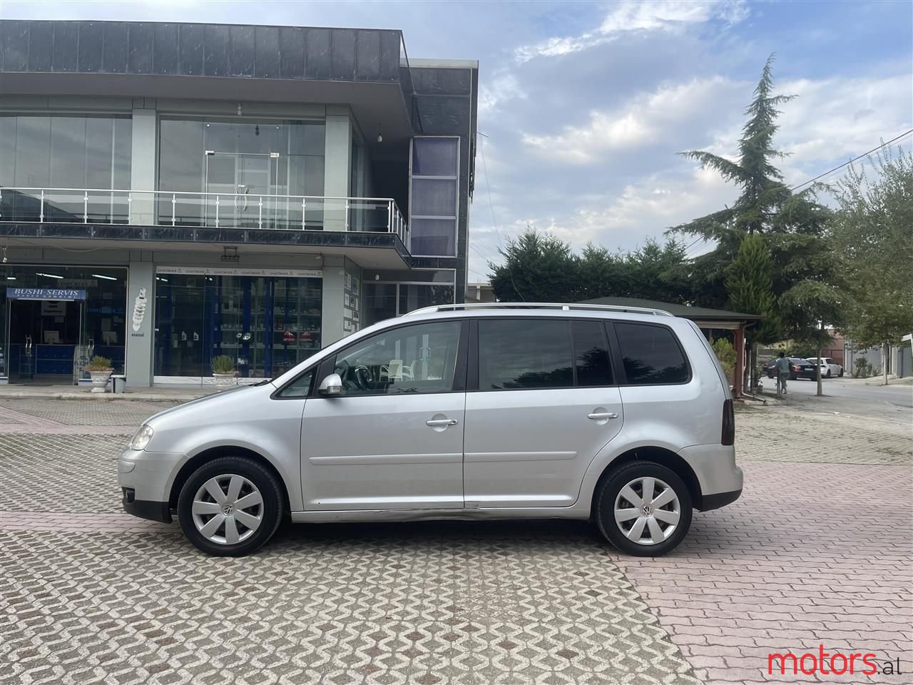 2005' Volkswagen Touran photo #1