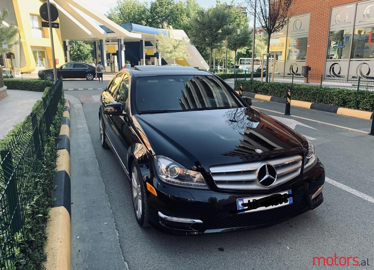 2012' Mercedes-Benz C 300 photo #1