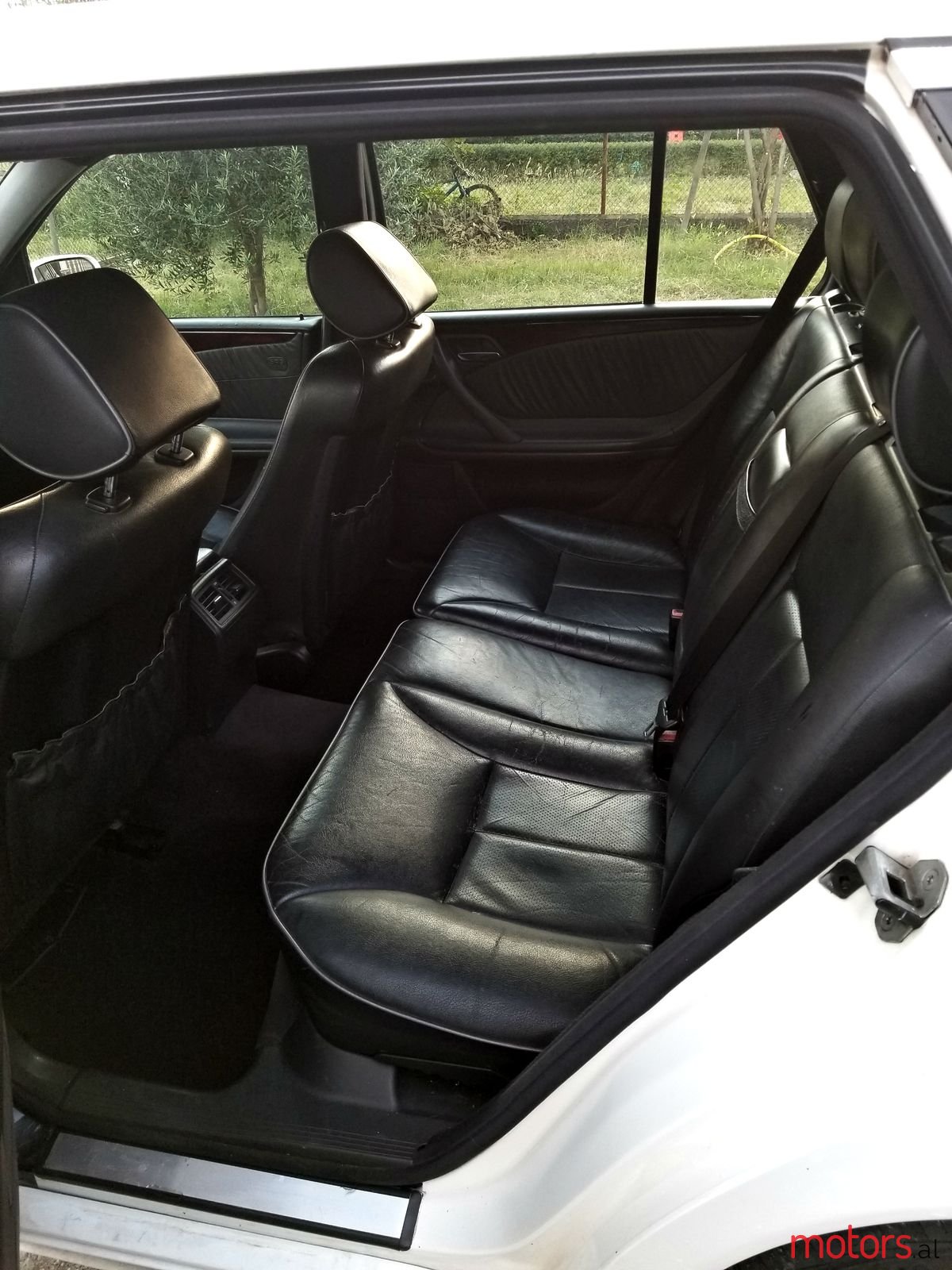 2000' Mercedes-Benz 220E photo #4