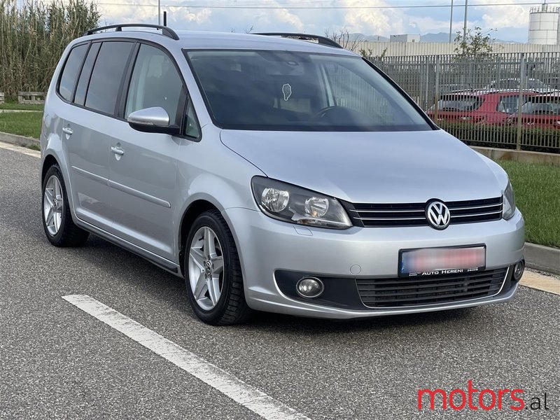 2011' Volkswagen Touran photo #3