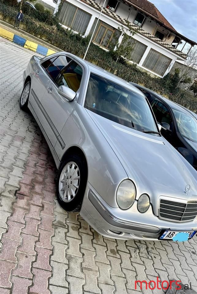2000' Mercedes-Benz E 220 photo #4