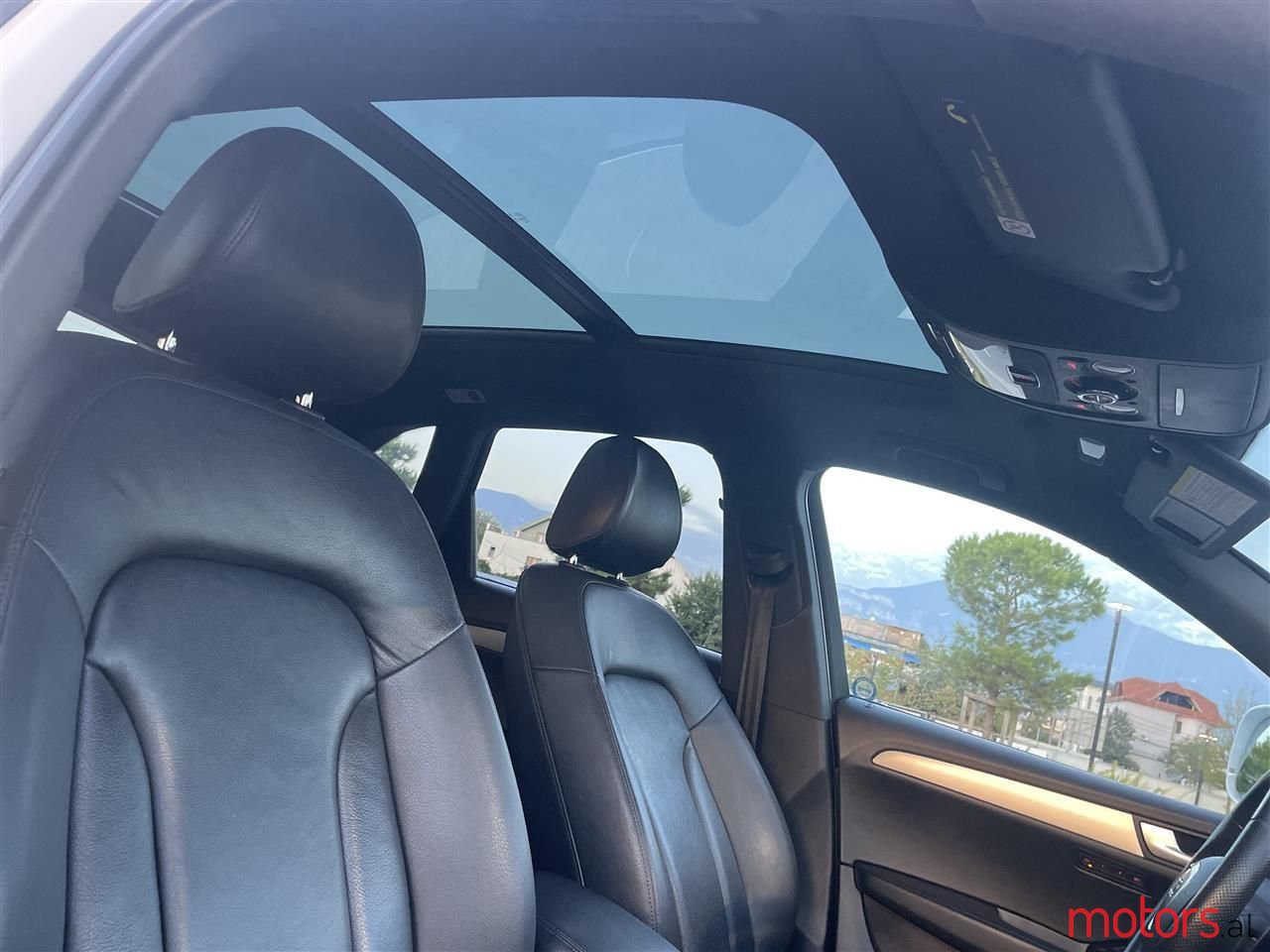 2012' Audi Q5 photo #5