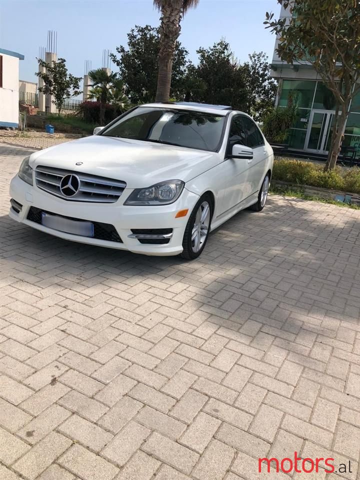 2012' Mercedes-Benz C 300 photo #1