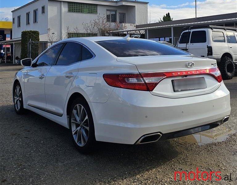 2016' Hyundai Grandeur photo #4