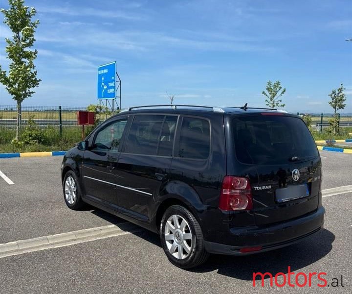 2010' Volkswagen Touran photo #5