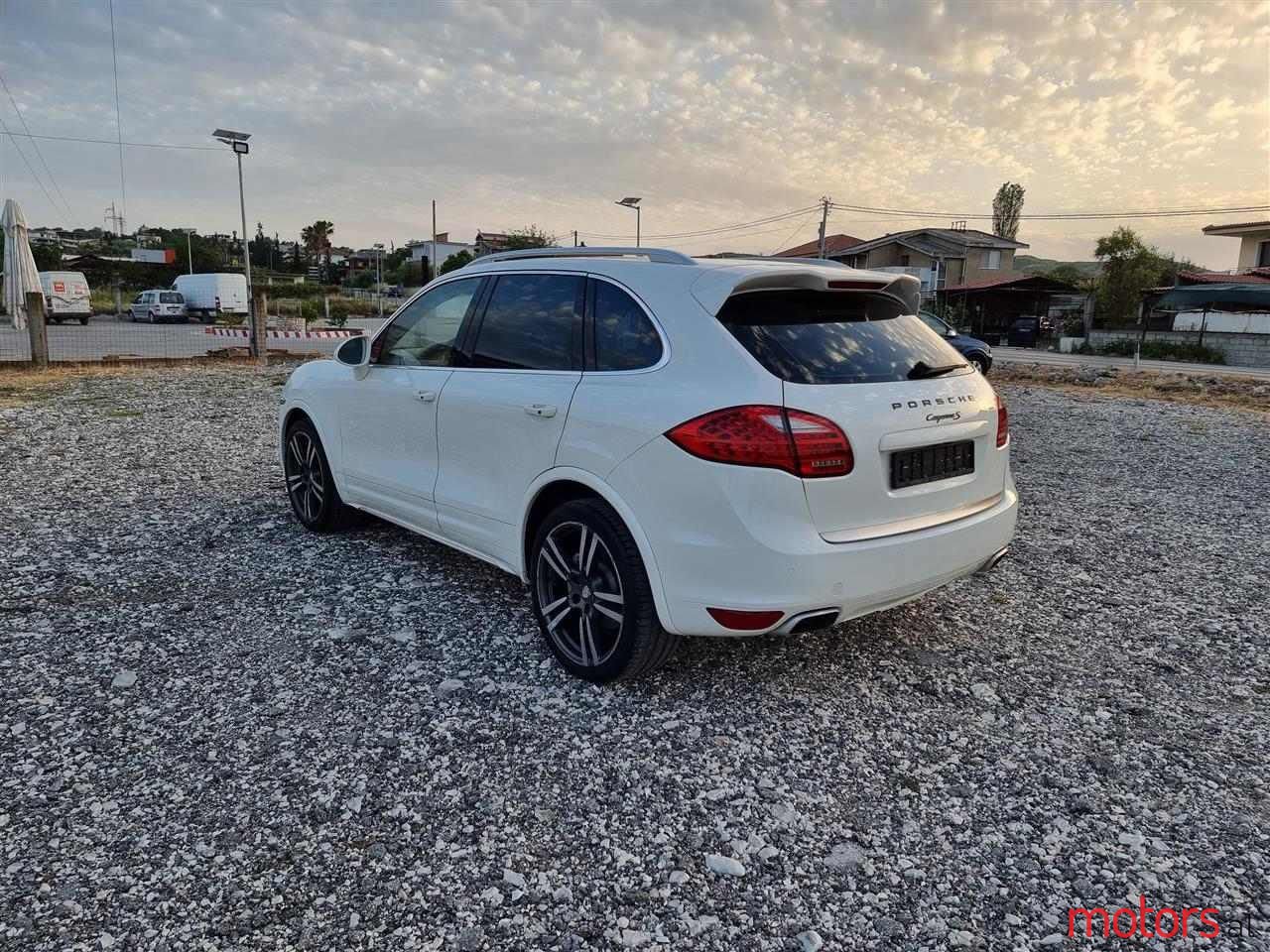 2011' Porsche Cayenne photo #6