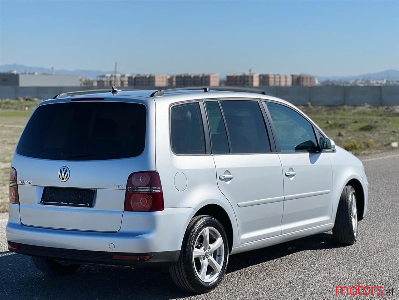 2008' Volkswagen Touran photo #6