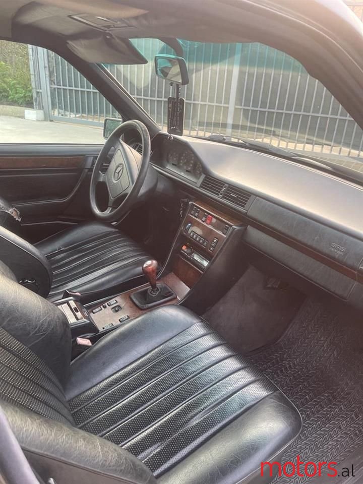 1994' Mercedes-Benz E 250 photo #5