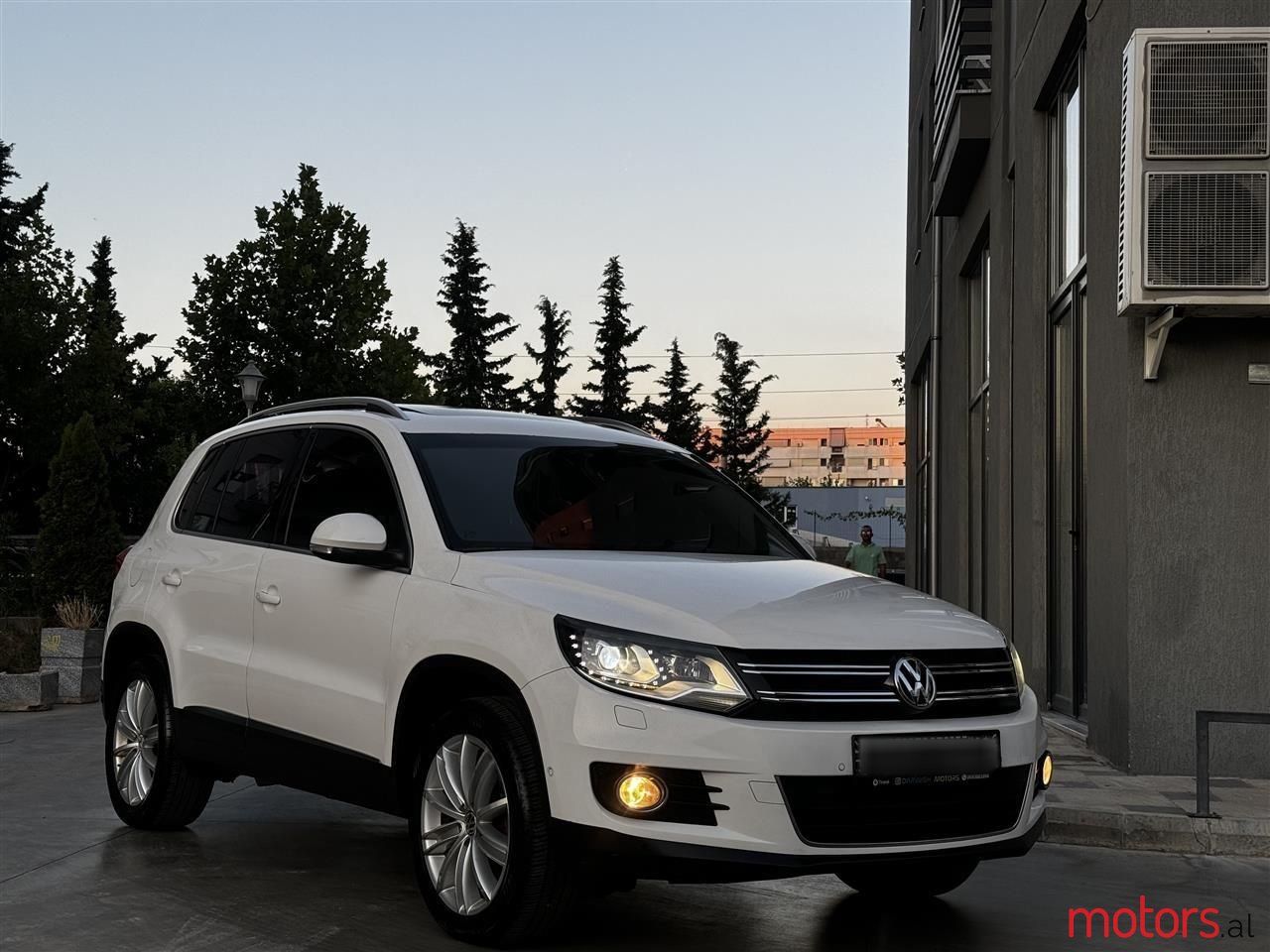 2012' Volkswagen Tiguan photo #1