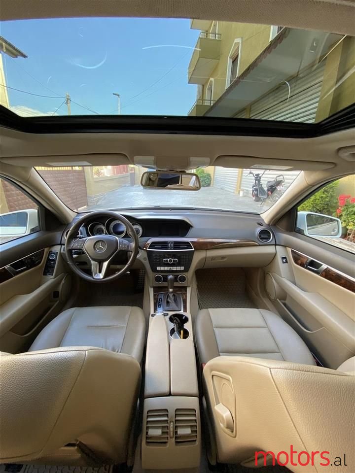 2012' Mercedes-Benz C 300 photo #2