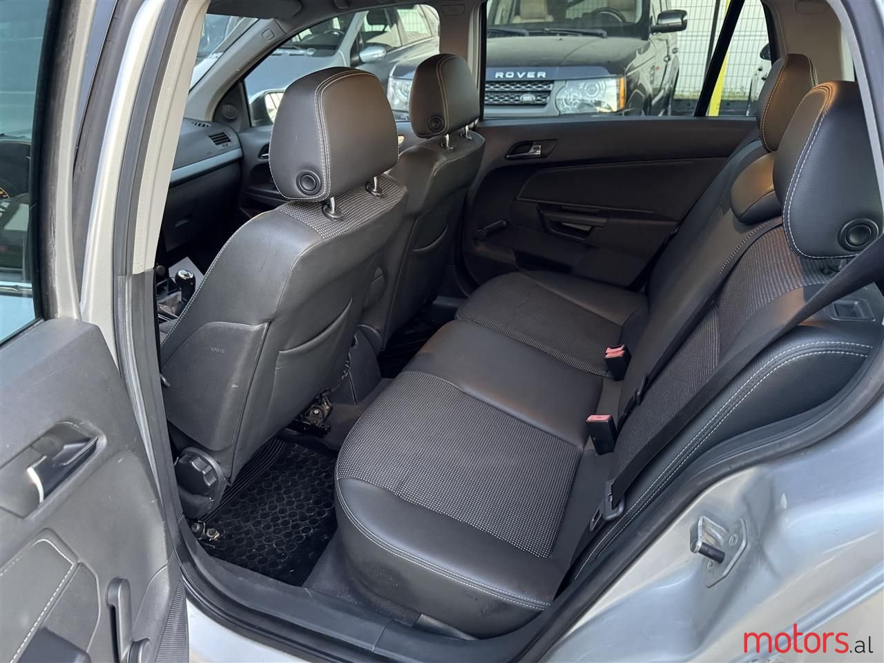 2008' Opel Astra photo #3