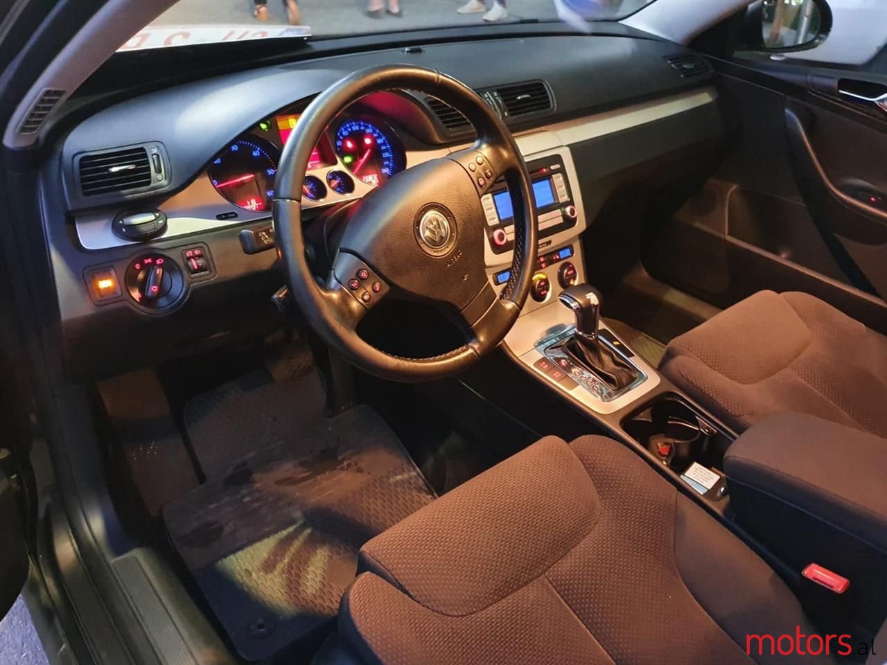 2008' Volkswagen Passat photo #6