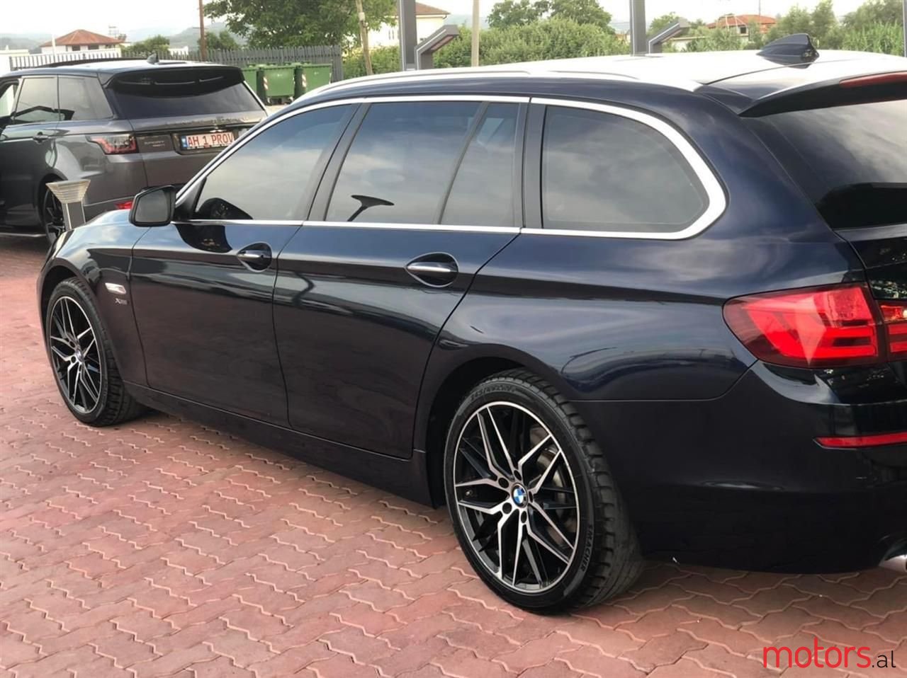 2011' BMW 530 photo #5