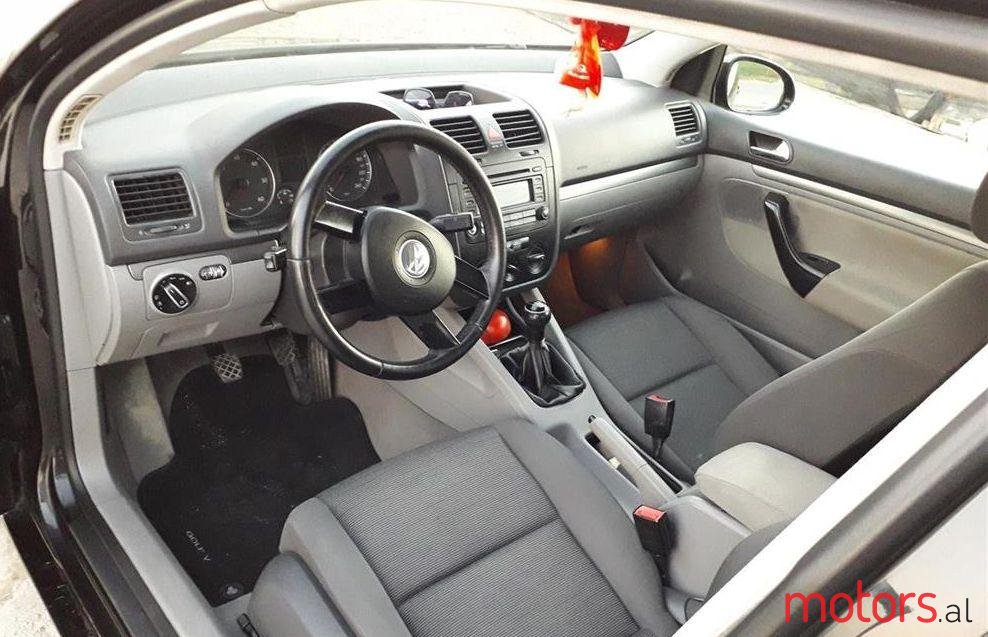 2004' Volkswagen Golf photo #3