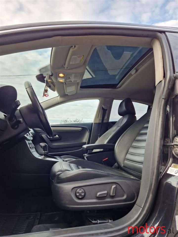 2010' Volkswagen Passat photo #5