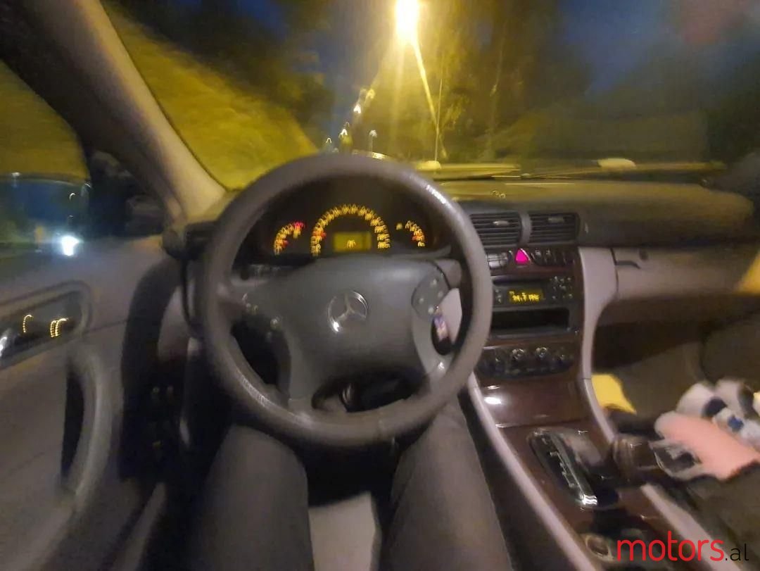 2004' Mercedes-Benz C 220 photo #4
