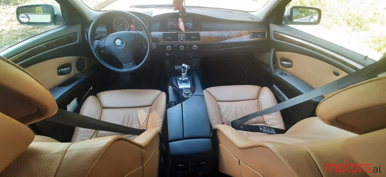 2009' BMW 528 photo #5