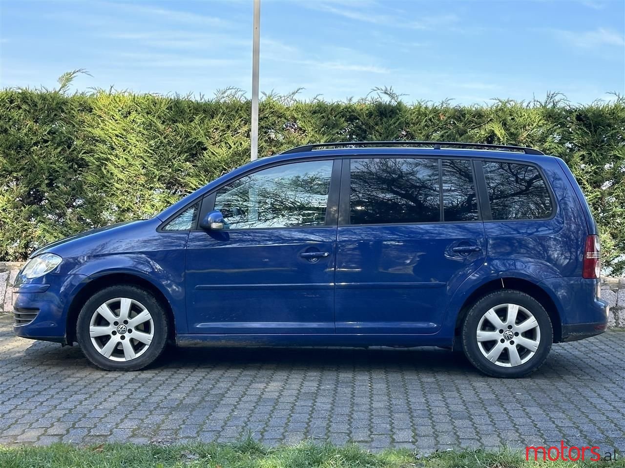 2007' Volkswagen Touran photo #5