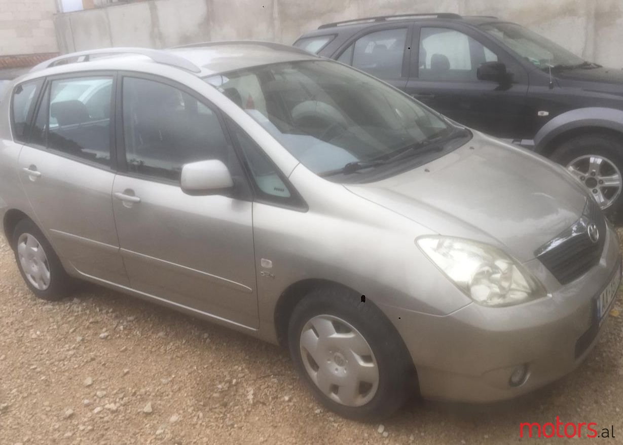 2003' Toyota Corolla Verso photo #1