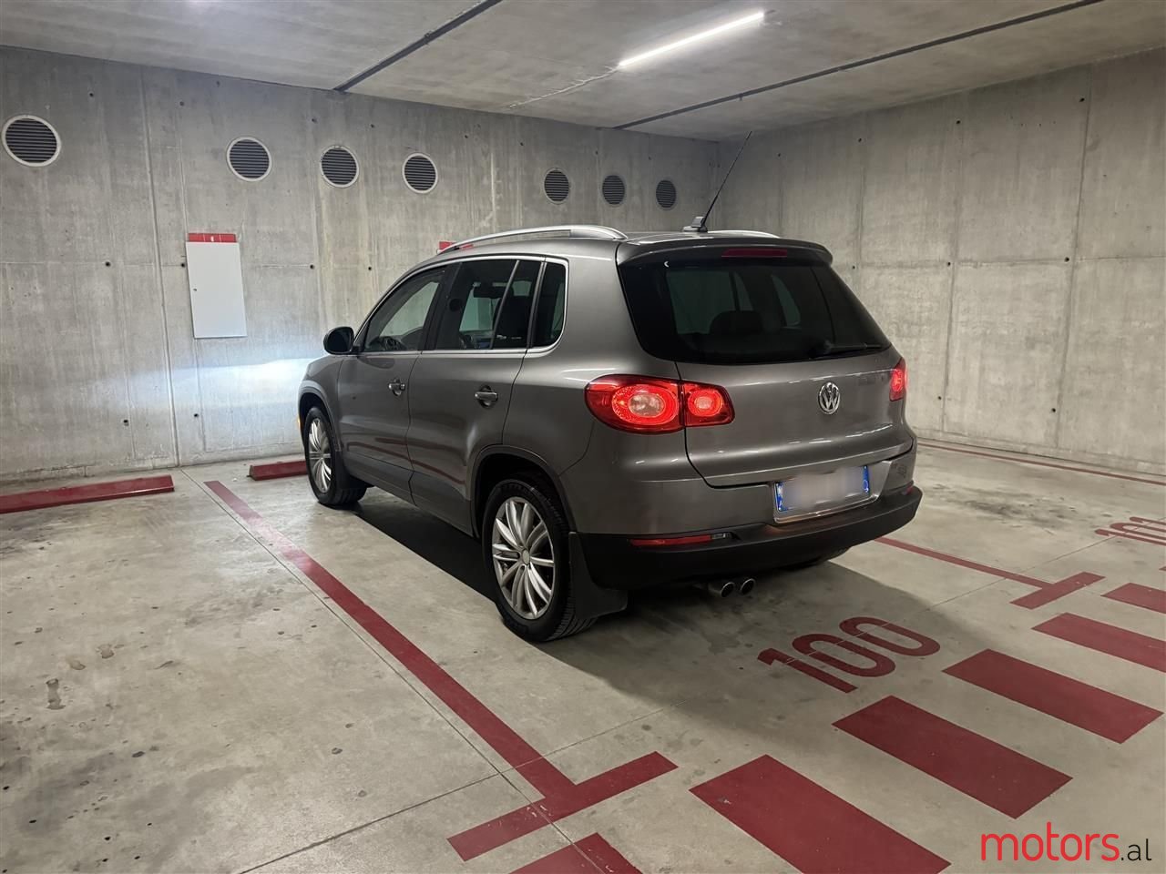 2011' Volkswagen Tiguan photo #5