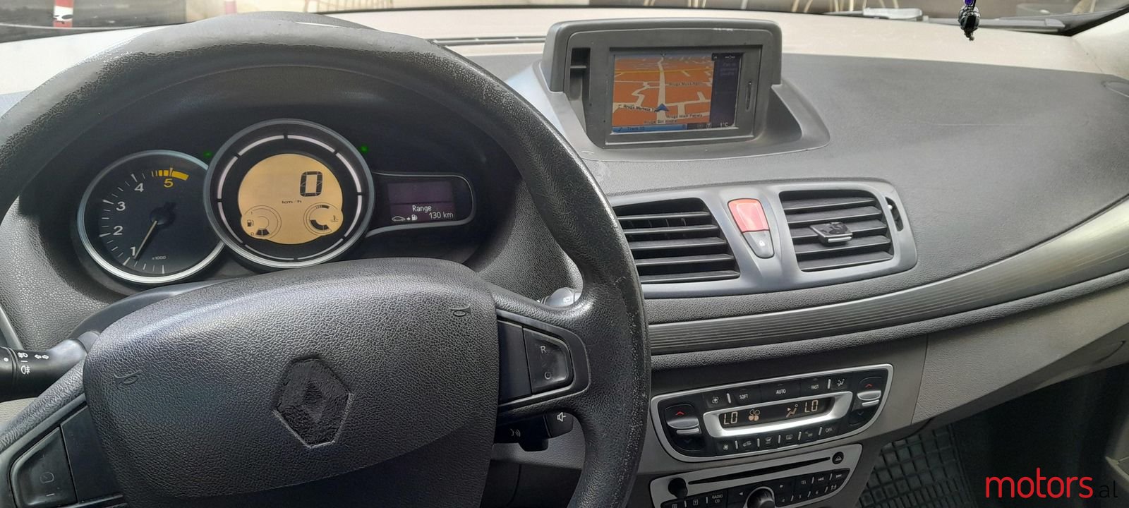 2010' Renault Megane photo #3
