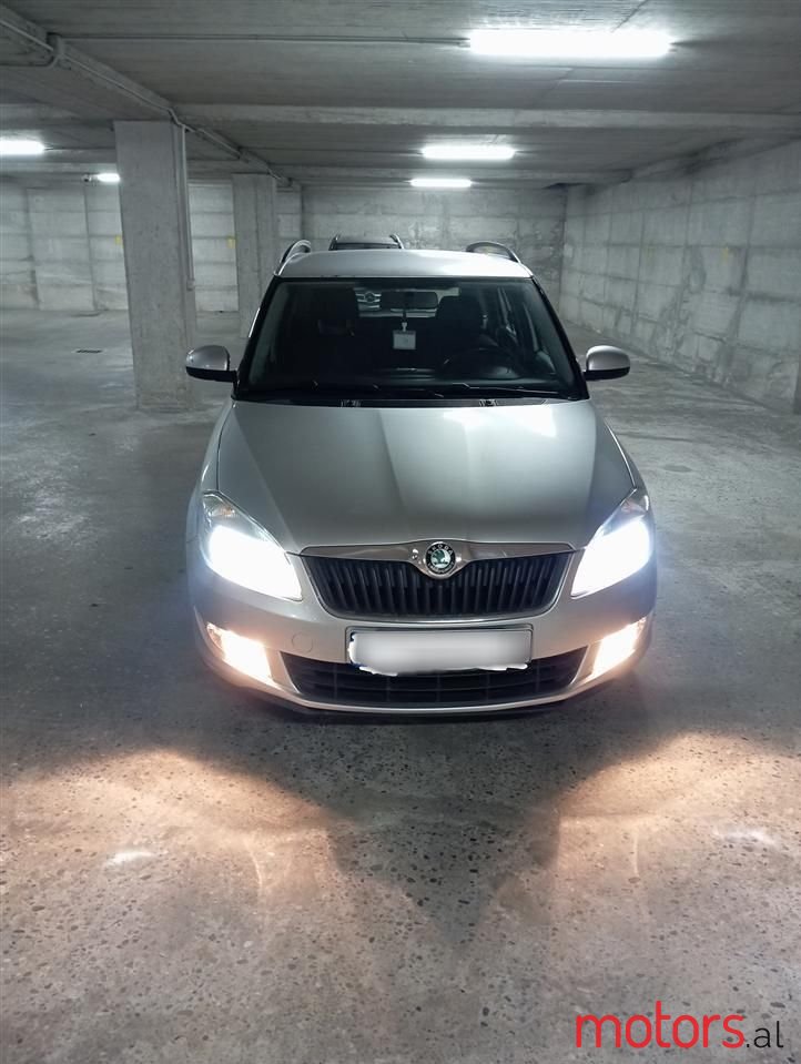 2011' Skoda Fabia photo #2