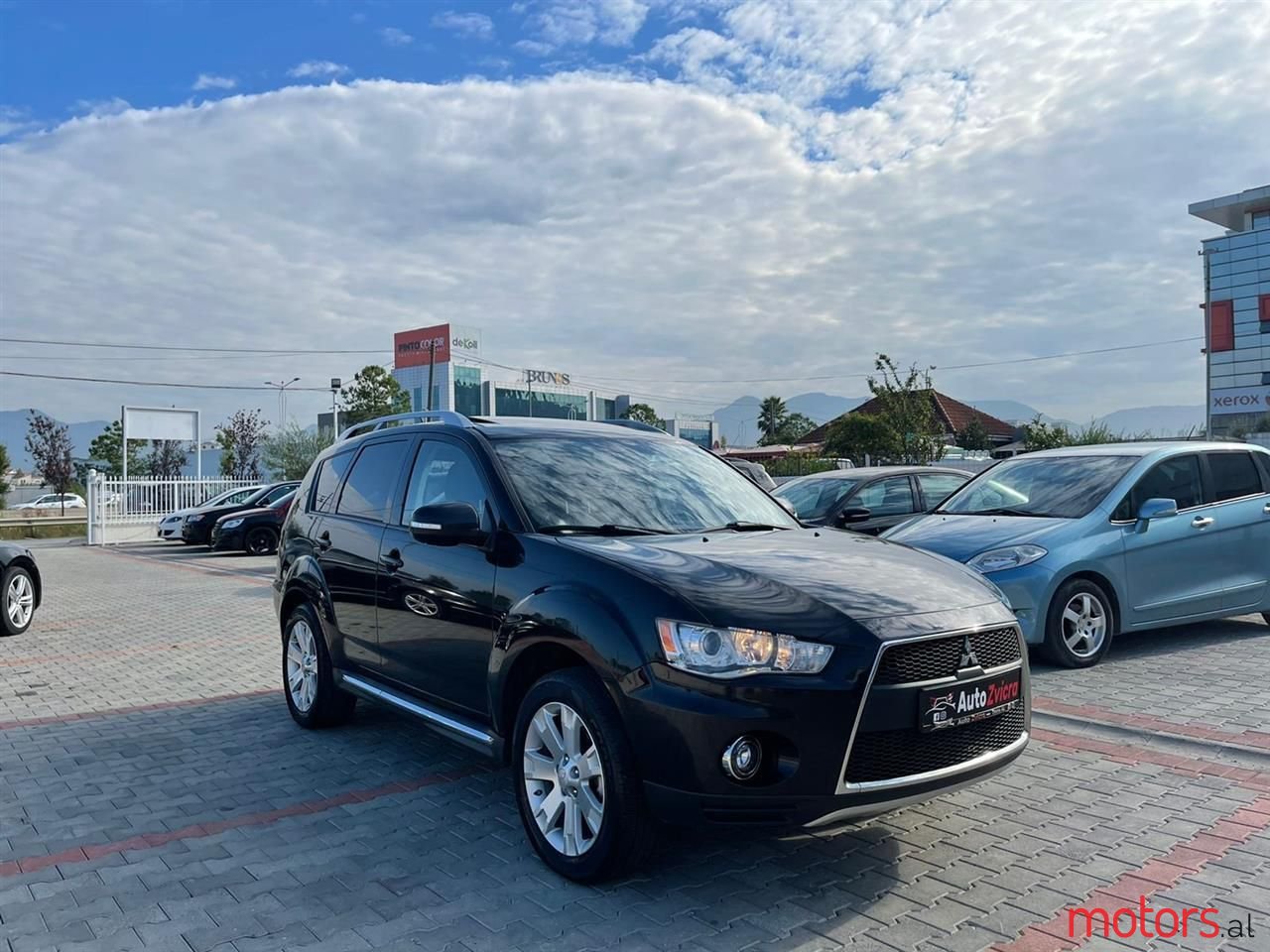 2010' Mitsubishi Outlander photo #3