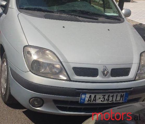 2001' Renault Megane photo #1