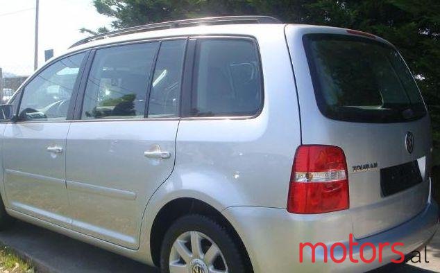 2005' Volkswagen Touran photo #2