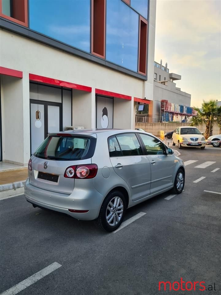 2009' Volkswagen Golf Plus photo #2