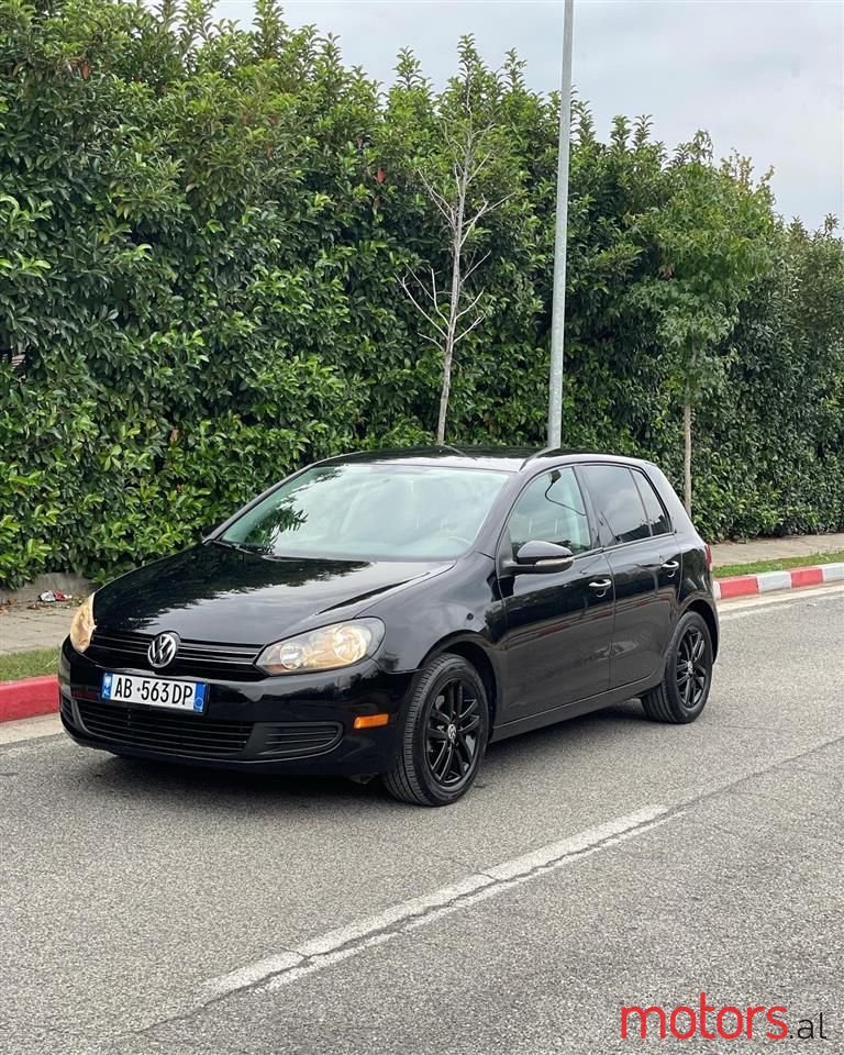 2011' Volkswagen Golf photo #2