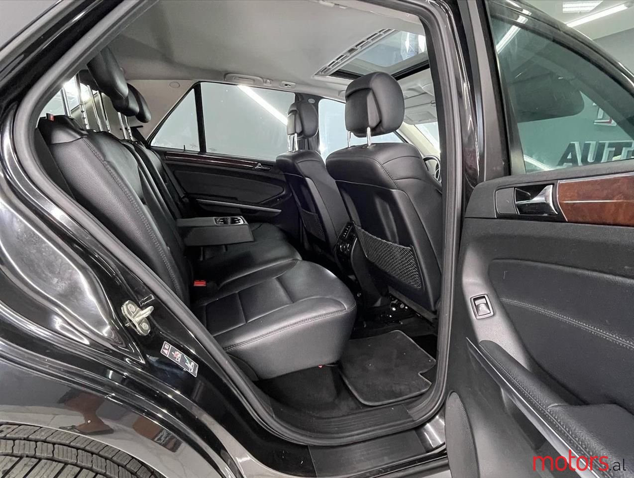 2009' Mercedes-Benz ML 320 photo #3