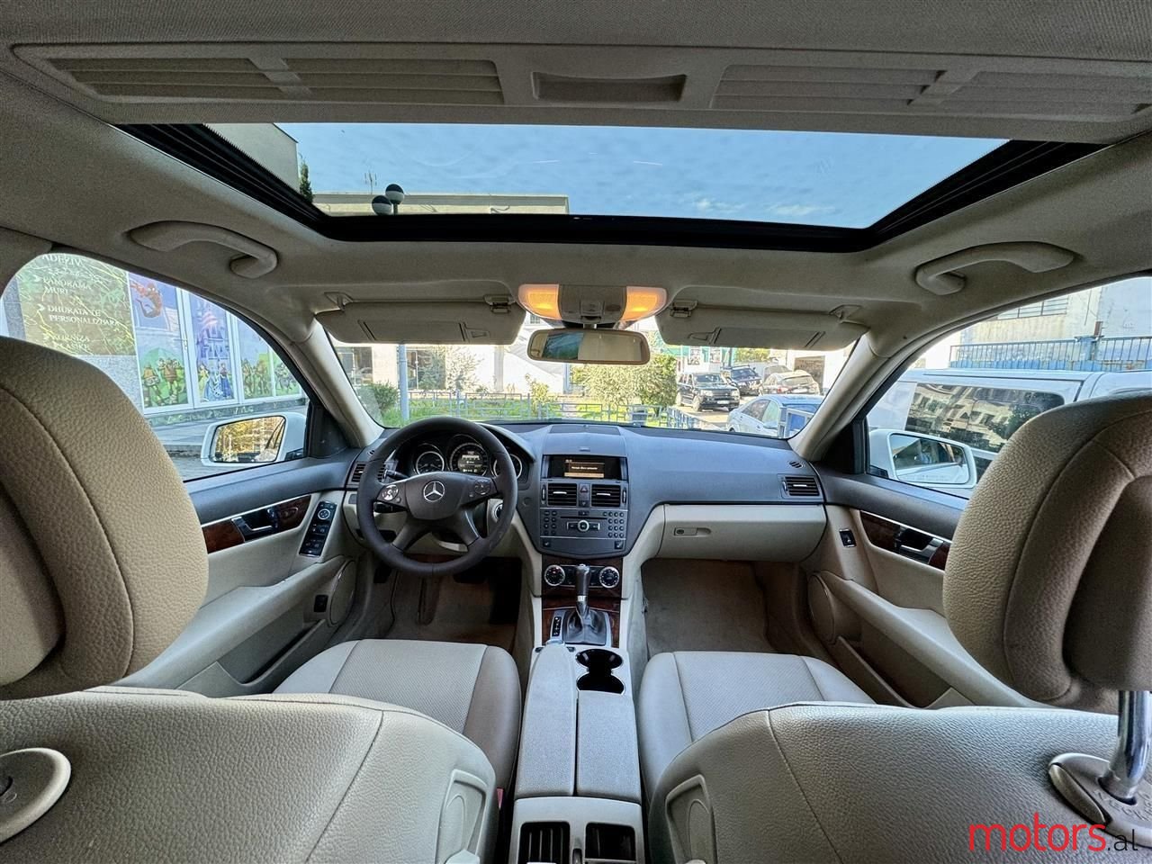 2011' Mercedes-Benz C 250 photo #2