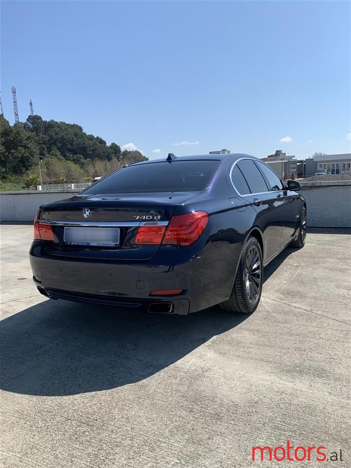 2012' BMW 740 photo #5