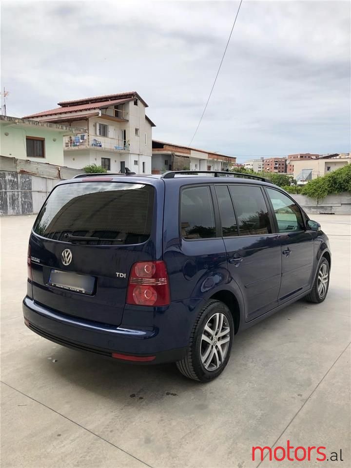 2008' Volkswagen Touran photo #6