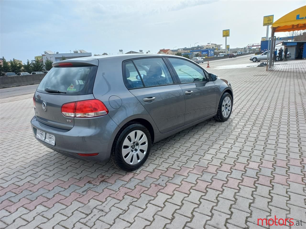 2011' Volkswagen Golf photo #4